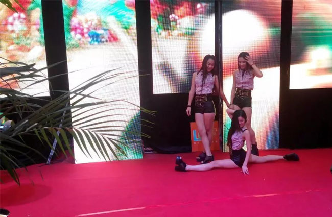 2014年中国国际光电博览会304AM永利现场美女节目