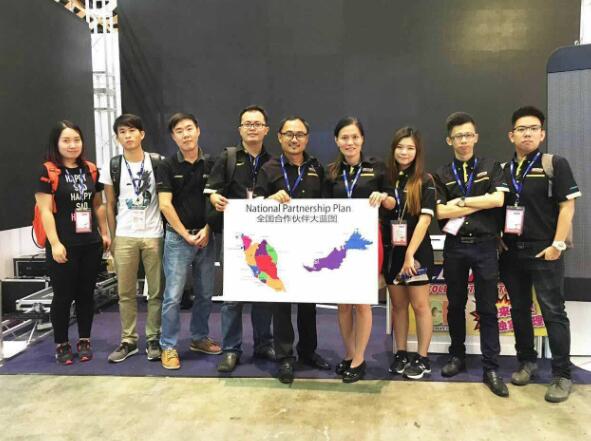 304AM永利与BANNERKING SDN.BHD工作人员合影