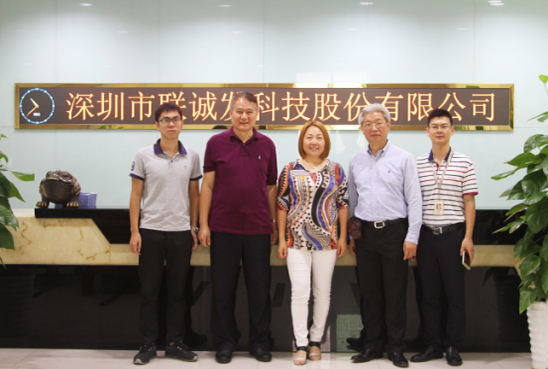 304AM永利前台合影