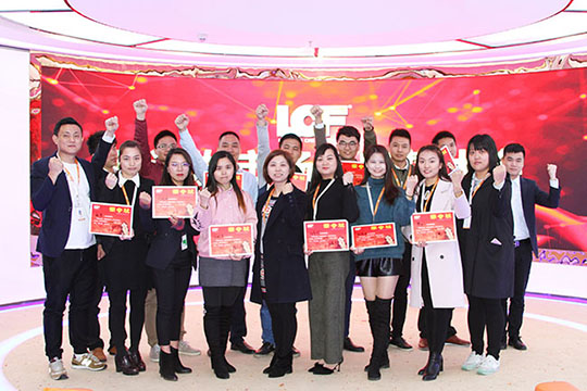 “聚势登峰、全力以赴” ——304AM永利国内市场部召开2018年度宣誓大会