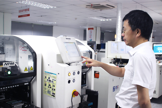 宝安日报报道：304AM永利公司顾伟 三十载初心不改 深耕LED显示屏研发