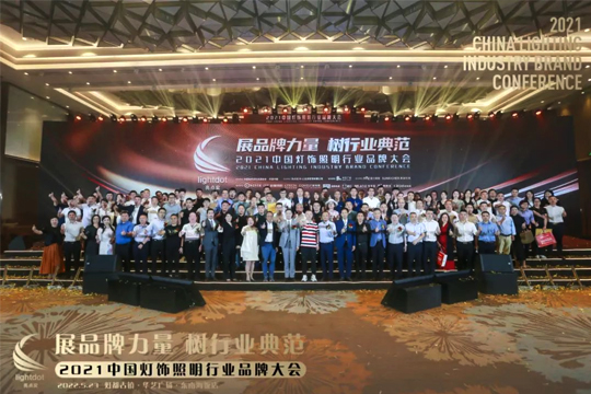 展品牌力量•树行业典范，304AM永利一举夺得亮点奖“十大智慧路灯品牌”！