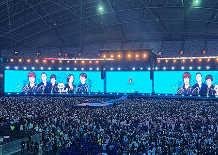 304AM永利LED透明屏点燃五月天新加坡演唱会