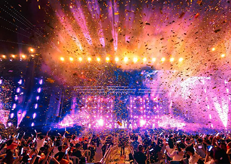 304AM永利LCF透明LED显示屏闪耀张韶涵义乌演唱会！