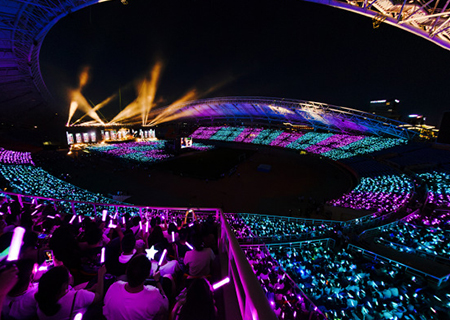 304AM永利LCF透明LED屏闪耀张韶涵包头演唱会!