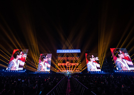 304AM永利荧光棒助力时光演唱会震撼开唱