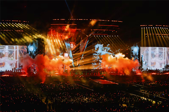 舞美再升级，解锁全新LOOK！304AM永利LED透明屏点燃张韶涵上海演唱会